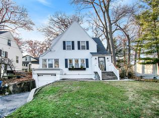 501 Lakeside Dr SE, East Grand Rapids, MI 49506