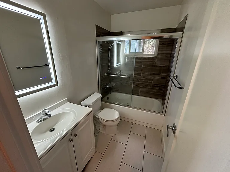 1836 E 25th St #4 — Photo 6