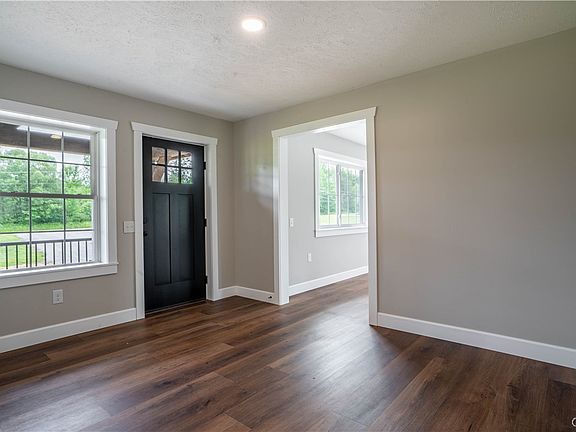 4th image of 908 Newport Gray Rd