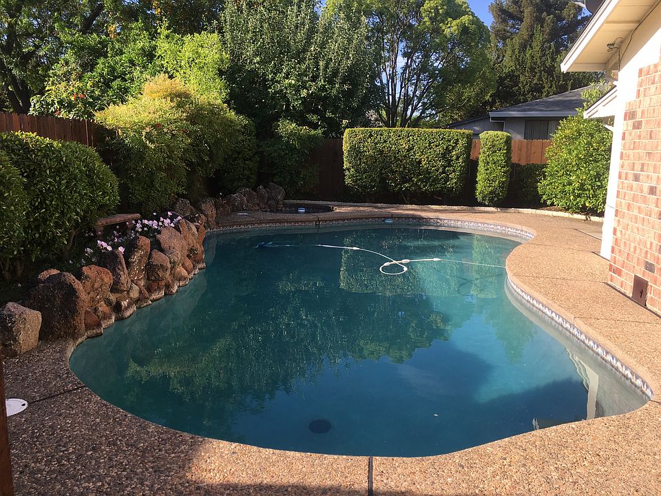 Built-in pool & spa