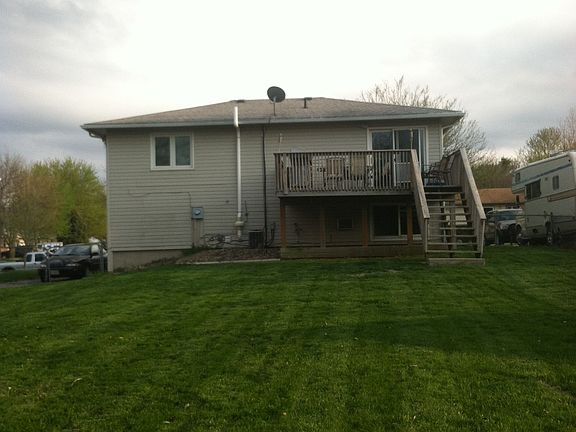 2nd image of 810 Applewood Dr