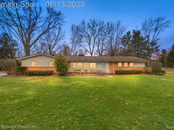 6606 Vachon Ct, Bloomfield Hills, MI 48301
