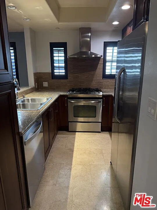 3 bed, 2.5 bath, 1460 sqft, $3,900 — Photo 4