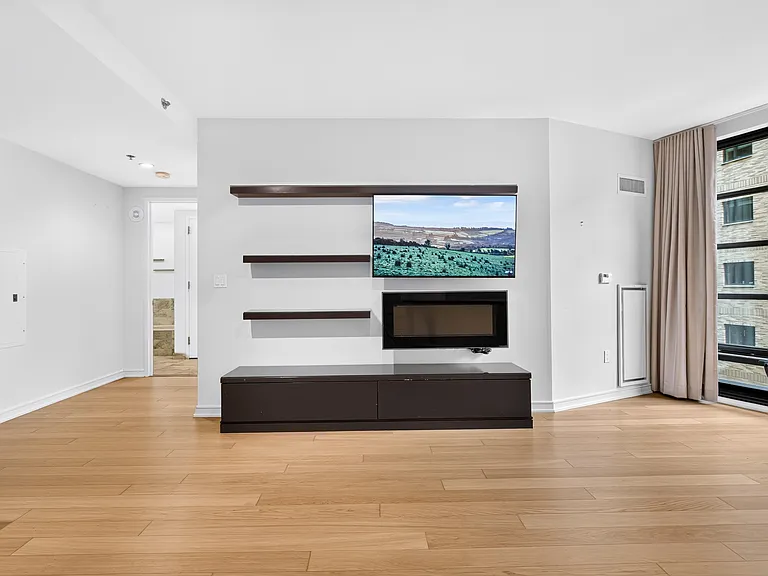 580 Washington St #5E — Photo 3