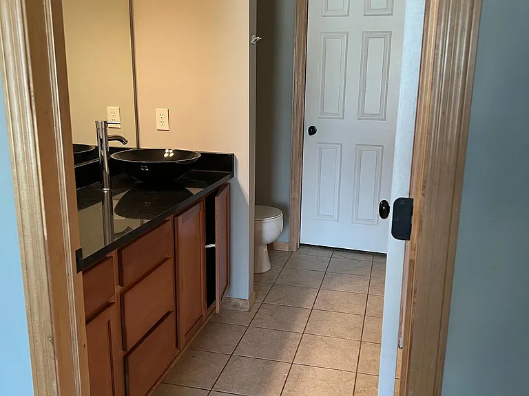 Full restroom - Master bedroom