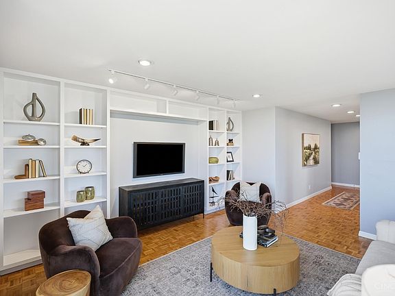 5th image of 2324 Madison Rd APT 1608
