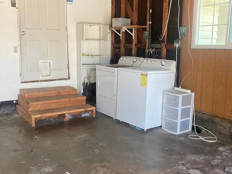 145 E Quincy Ave — Photo 21