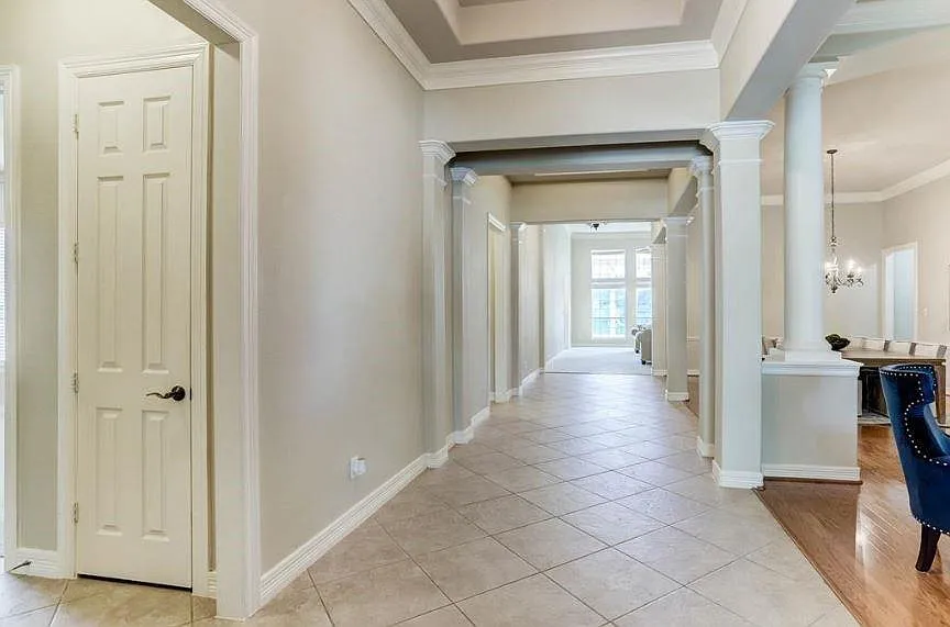 5 bed, 3.5 bath, 4107 sqft, $4,300 — Photo 3