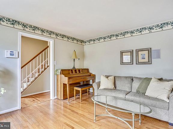 4th image of 6 Winterberry Ct