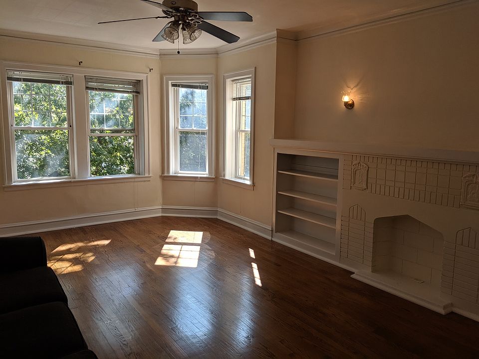 1st image of 6140 N Rockwell St APT 2A