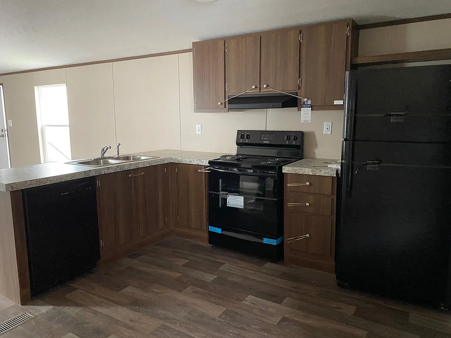 7338 E Highway 135 — Photo 3