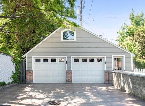 3rd image of 1812 E Hollywood Ave