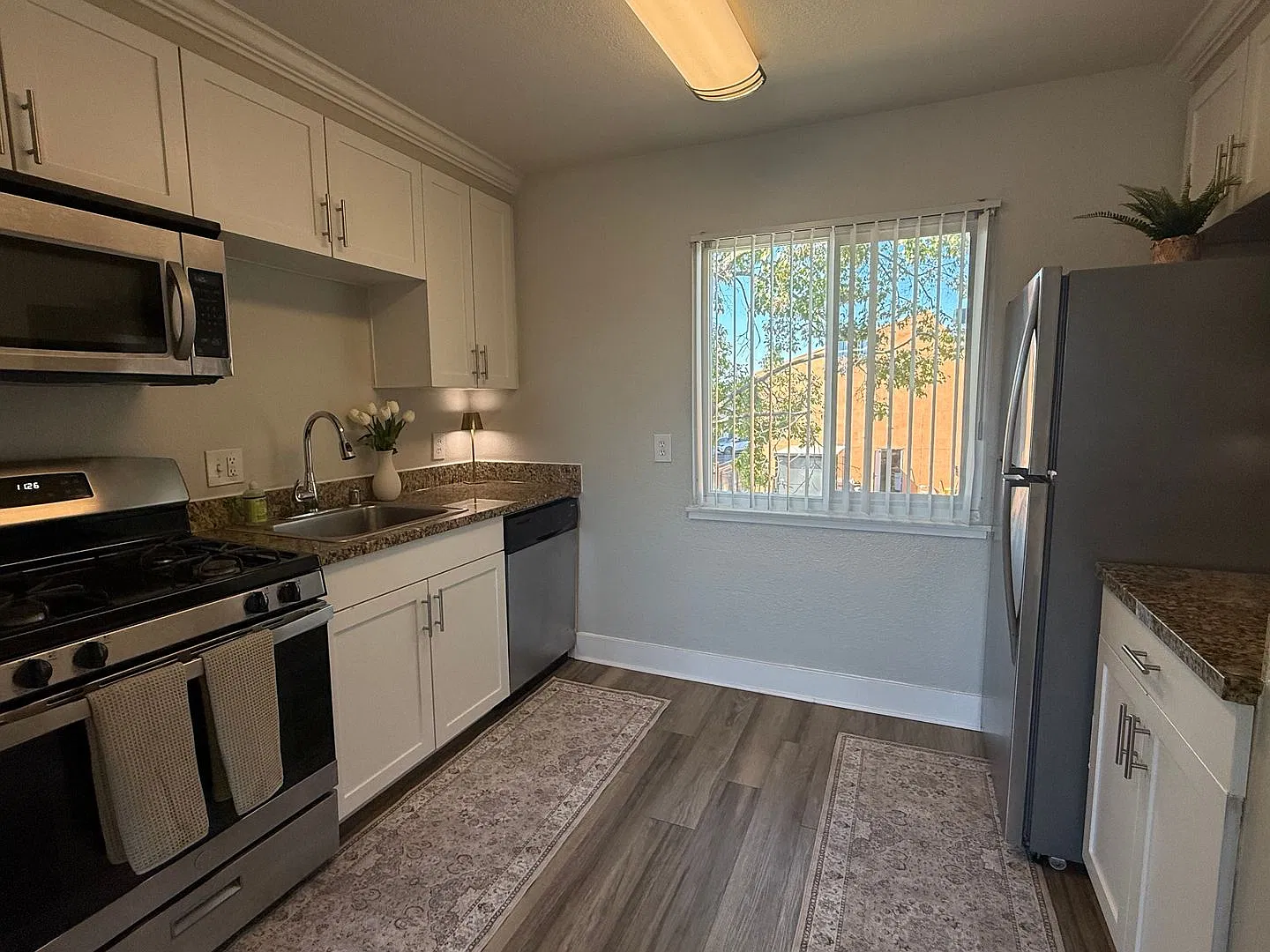 Sutter Crossing Apartments — Photo 2