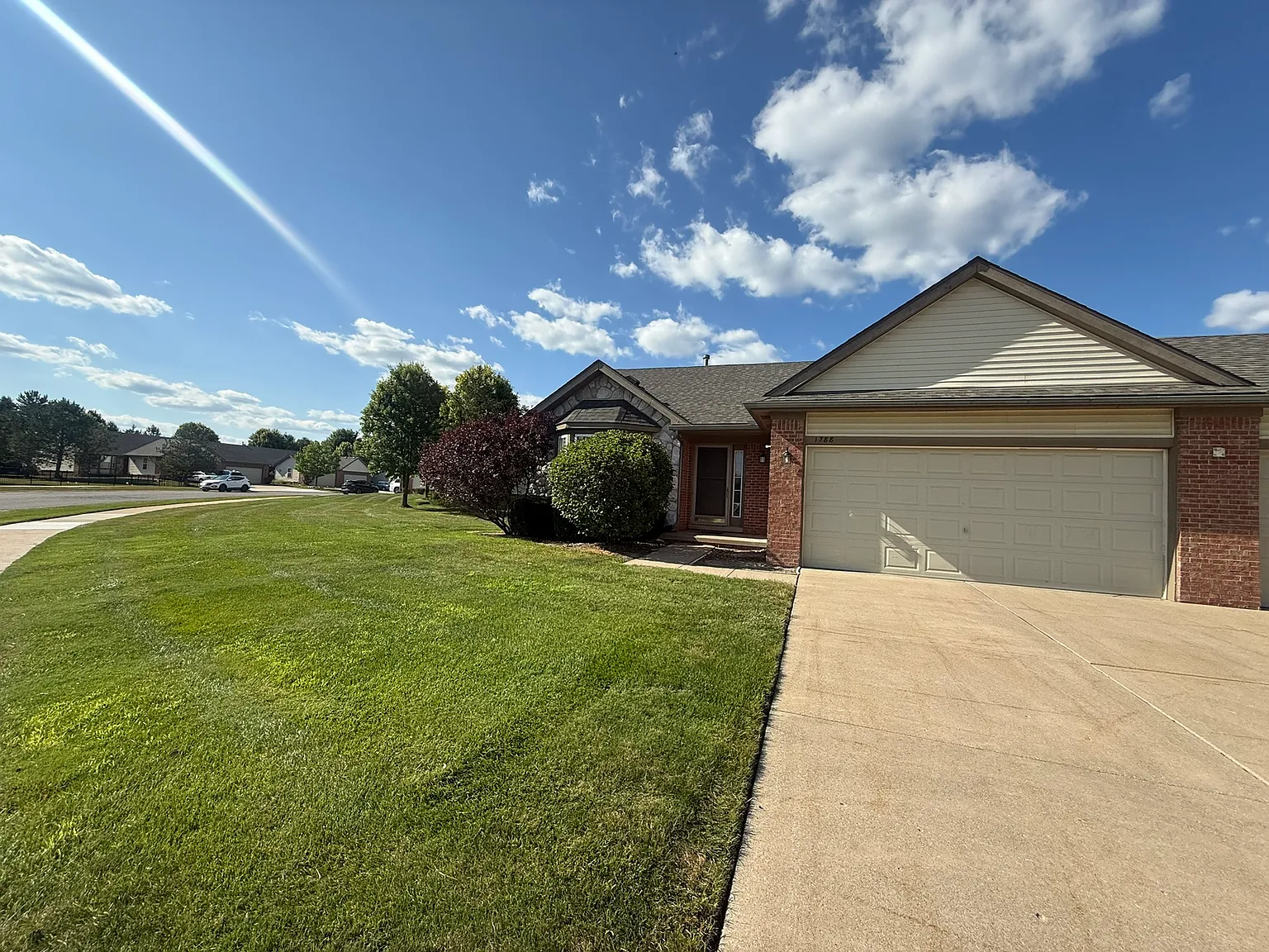 2 bed, 1050 sqft, $2,200 — Photo 1