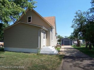 1045 1st Ave E, New England, ND 58647