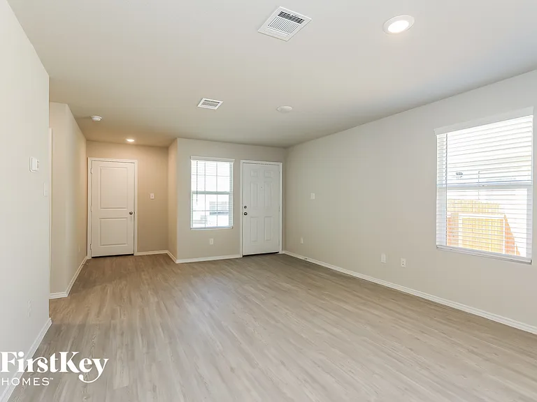 10719 Prusiner Dr — Photo 3