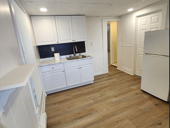 4th image of 81 Grove St Floor 1