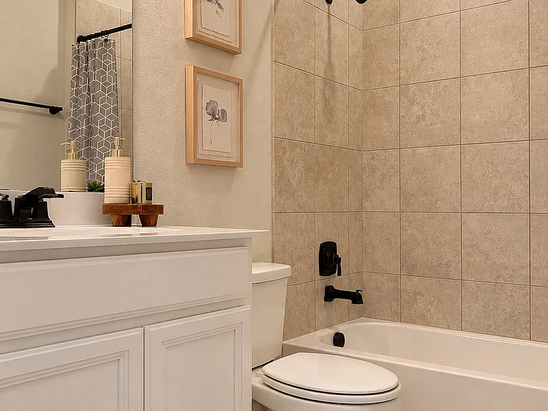 8601 Silverthorne St — Photo 14