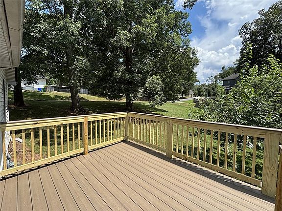 5th image of 2469 Glynn Dr SE