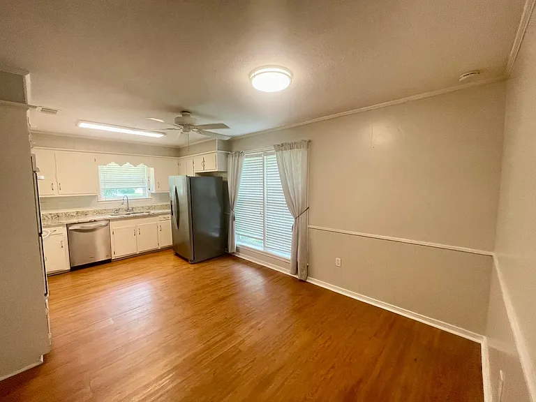 203 Cypress Dr — Photo 6