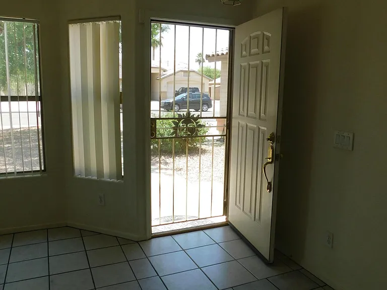 2430 E Fairview St — Photo 22