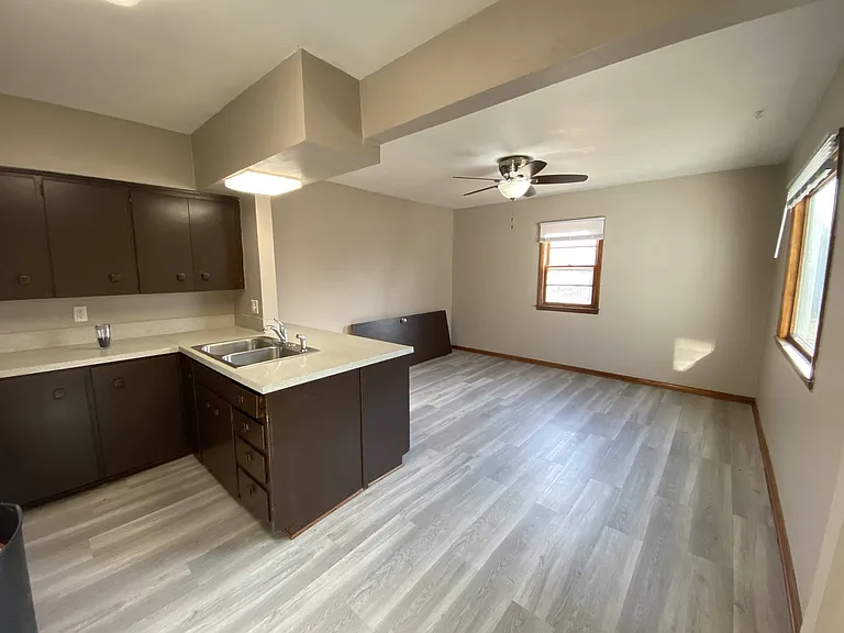 219 S 14th St — Photo 12