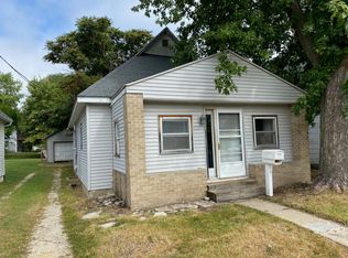 1217 W 4th St, Dixon, IL 61021