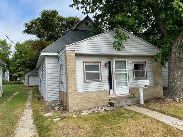 1217 W 4th St, Dixon, IL 61021