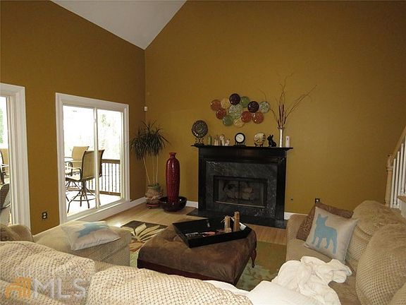 Living room. view to deck