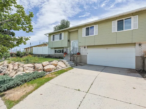 5327 W Mountain Men Dr S, Salt Lake City, UT 84118