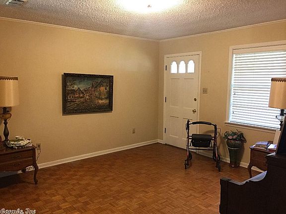 4th image of 2304 N Sheraton Dr