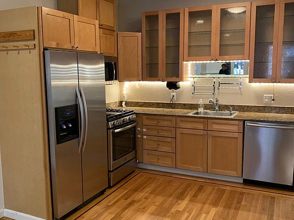 3rd image of 570 Page St APT 6