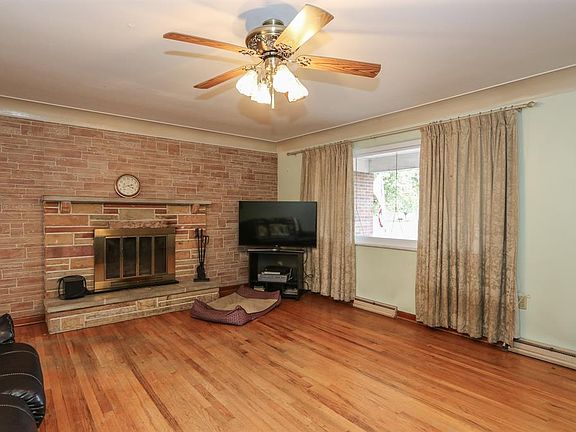 4th image of 8643 Meadow View Dr