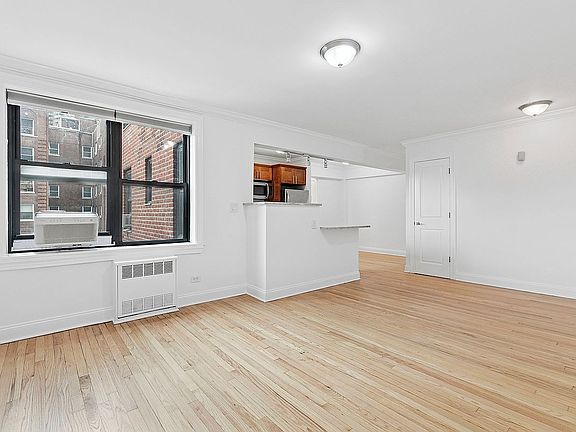 4th image of 4501 Broadway #4G
