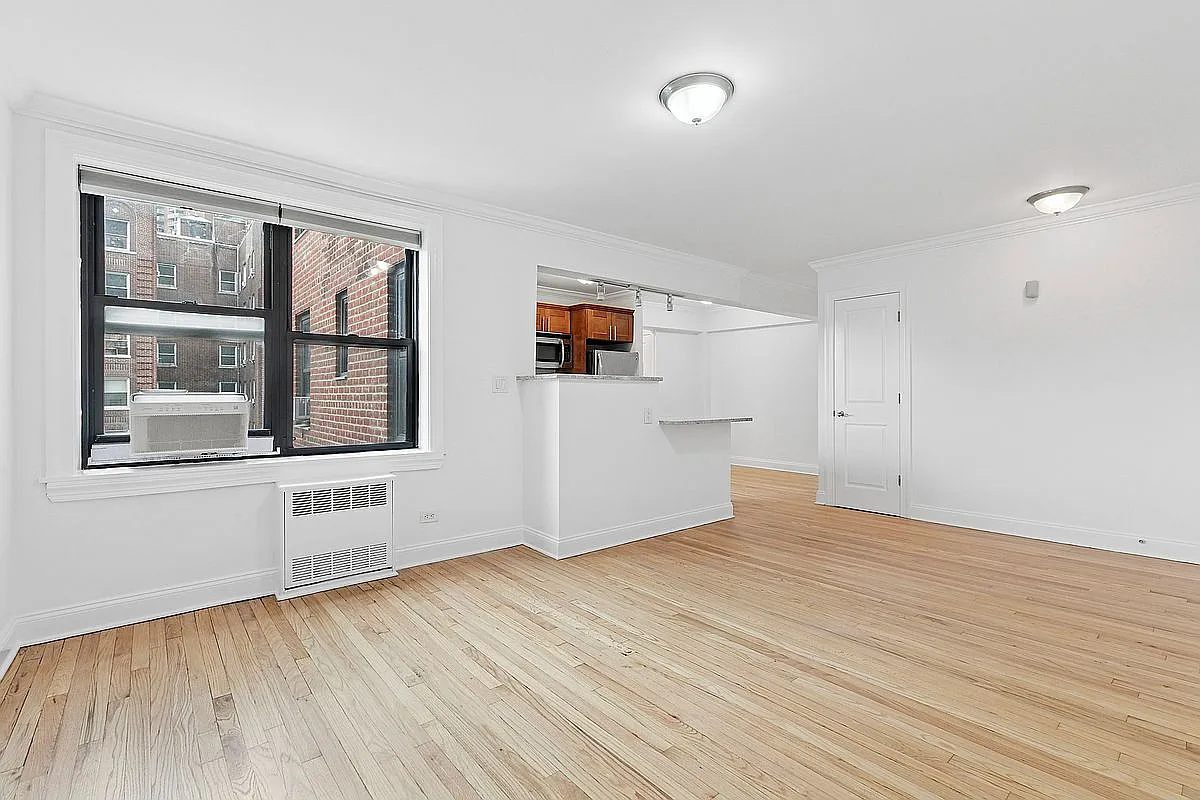 4501 Broadway #4G photo 1