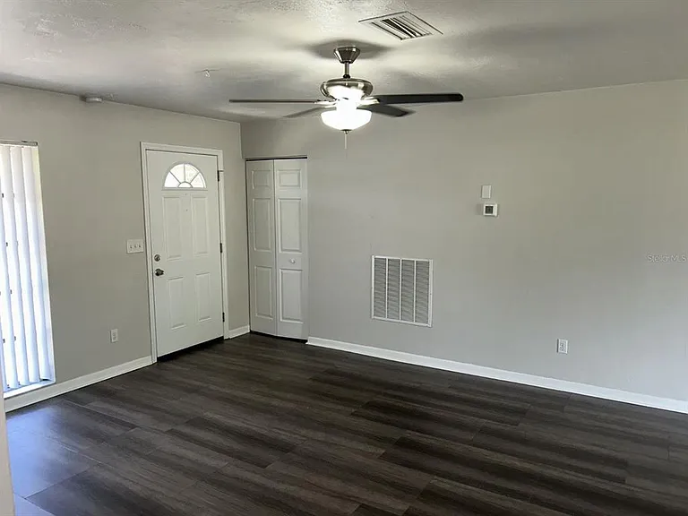 1241 Pilgrim Rd — Photo 3