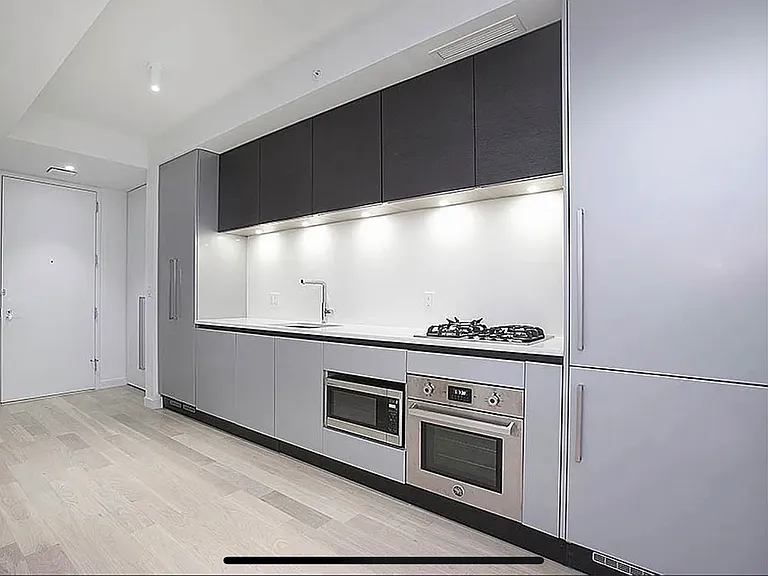 540 W 49th St #107N — Photo 1