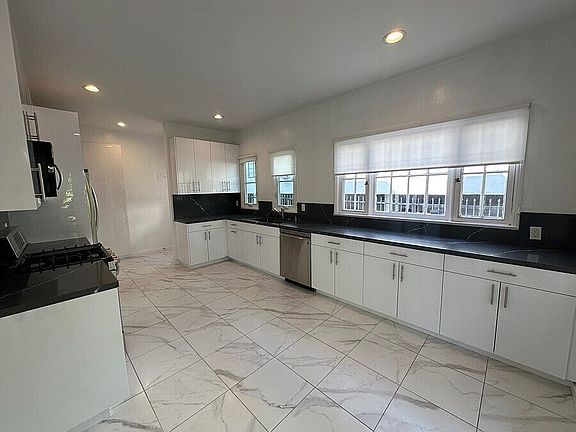 5th image of 1407 N Laurel Ave #1406