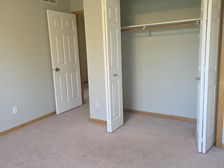 860 Independence Dr — Photo 14
