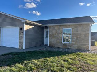 2605 S Brookglen Cir, Manhattan, KS 66502