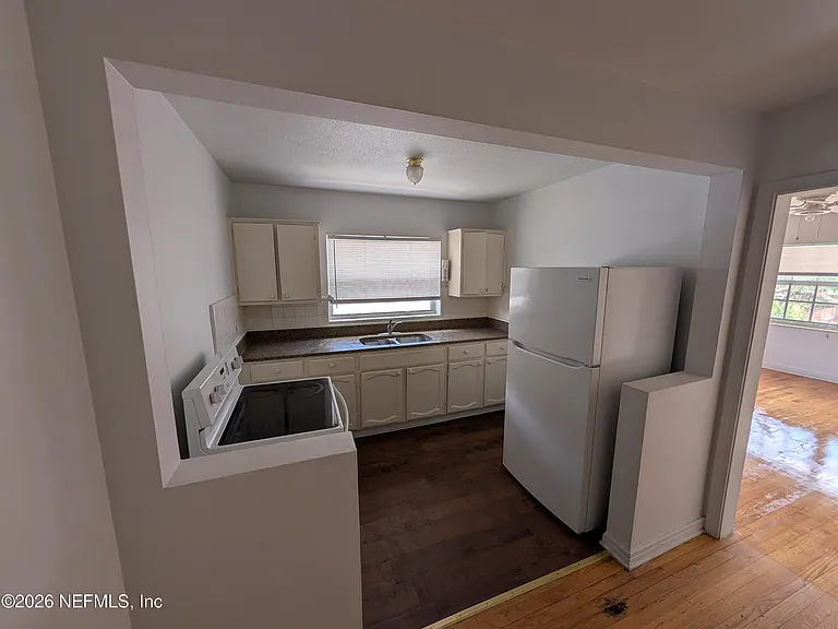 2136 College St #4 — Photo 4