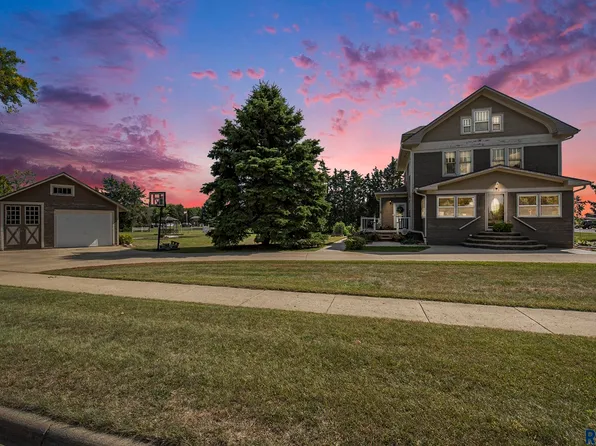 123 SW 8th St, Madison, SD 57042