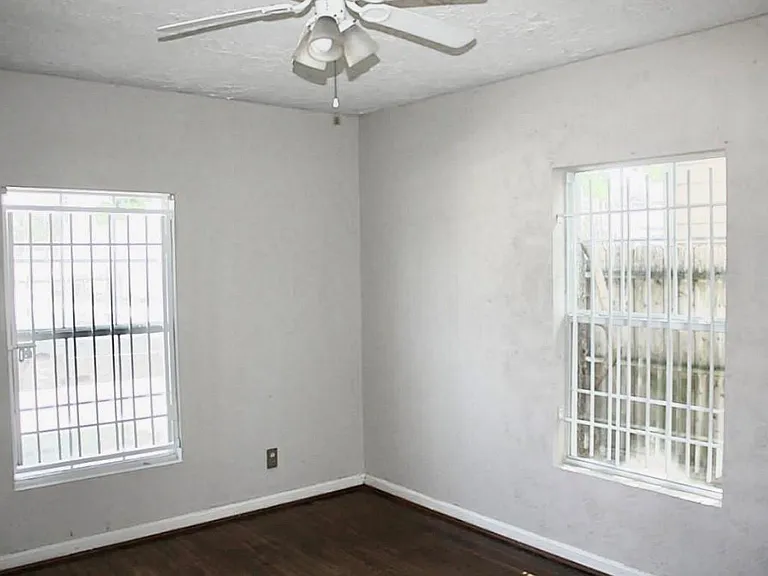 1429 N Durham Dr — Photo 8