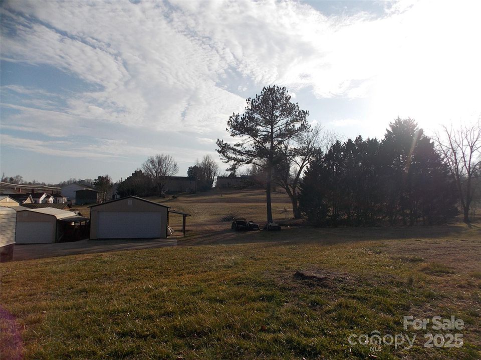 2nd image of 1307 Boxwood Pl NW