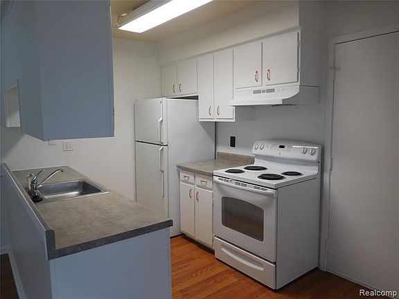 5th image of 2914 Lovington Dr #2