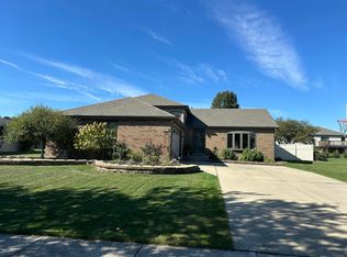 10446 W Magoun Dr, Saint John, IN 46373