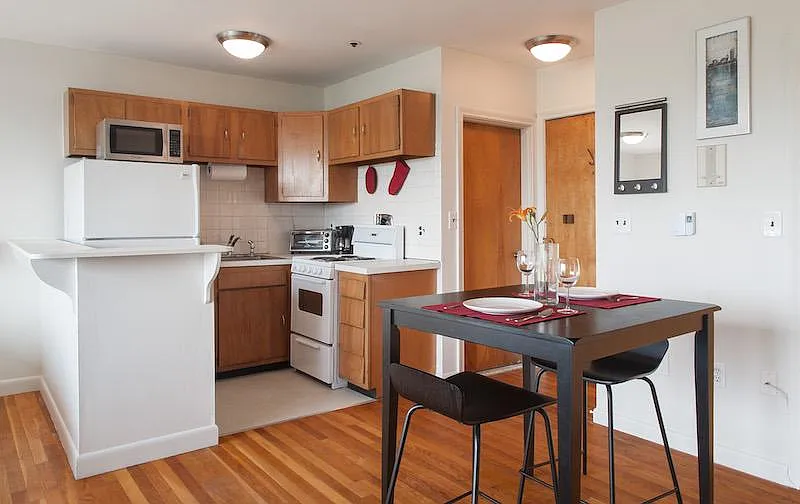 Studio, 400 sqft, $3,200 — Photo 2