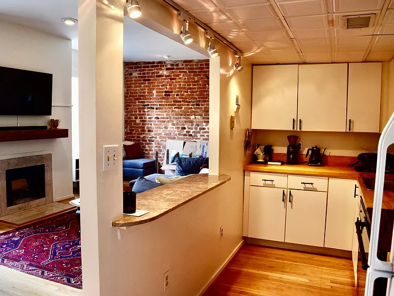 1341 E Capitol St SE #201 — Photo 8