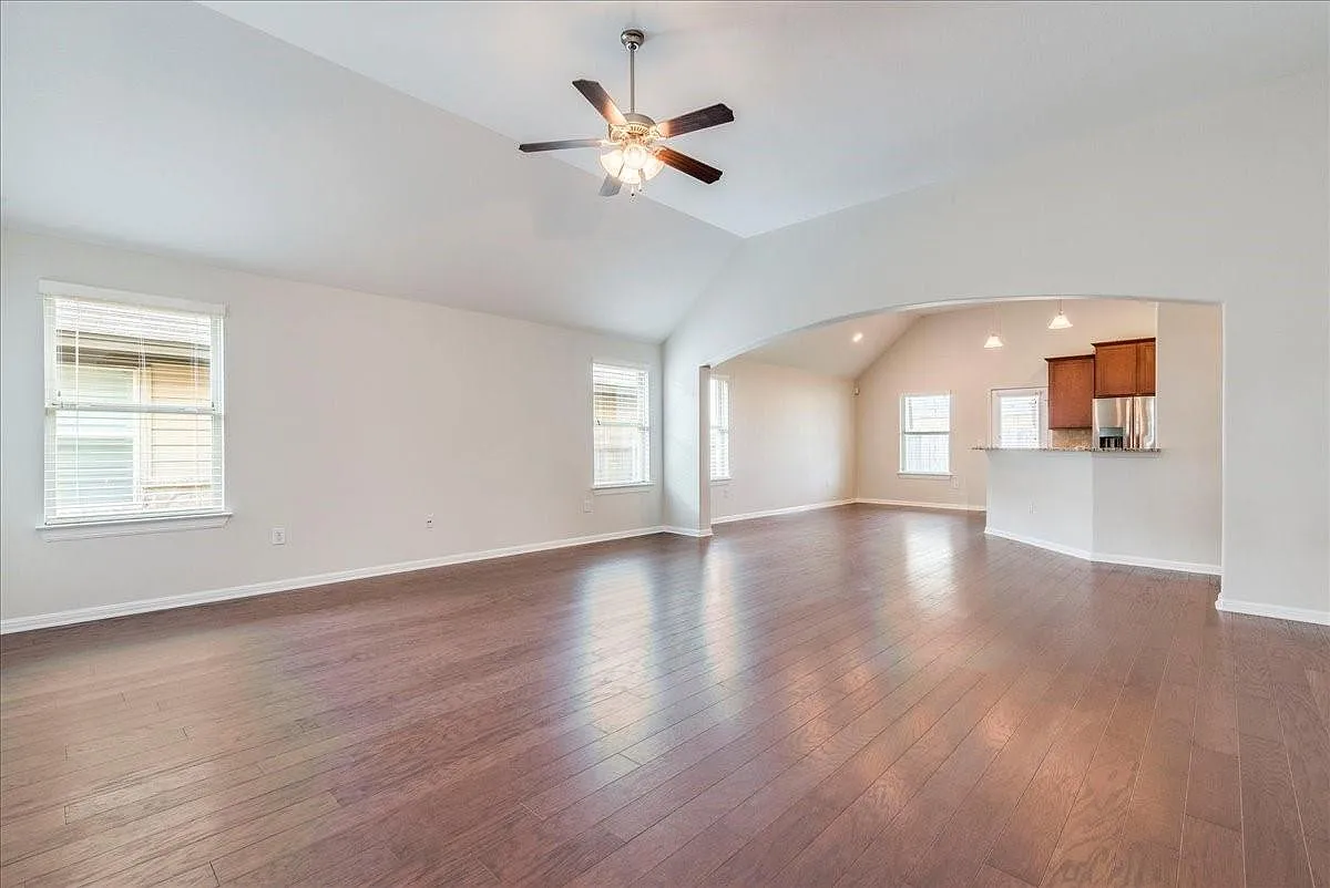 4 bed, 2.0 bath, 2158 sqft, $2,700 — Photo 3