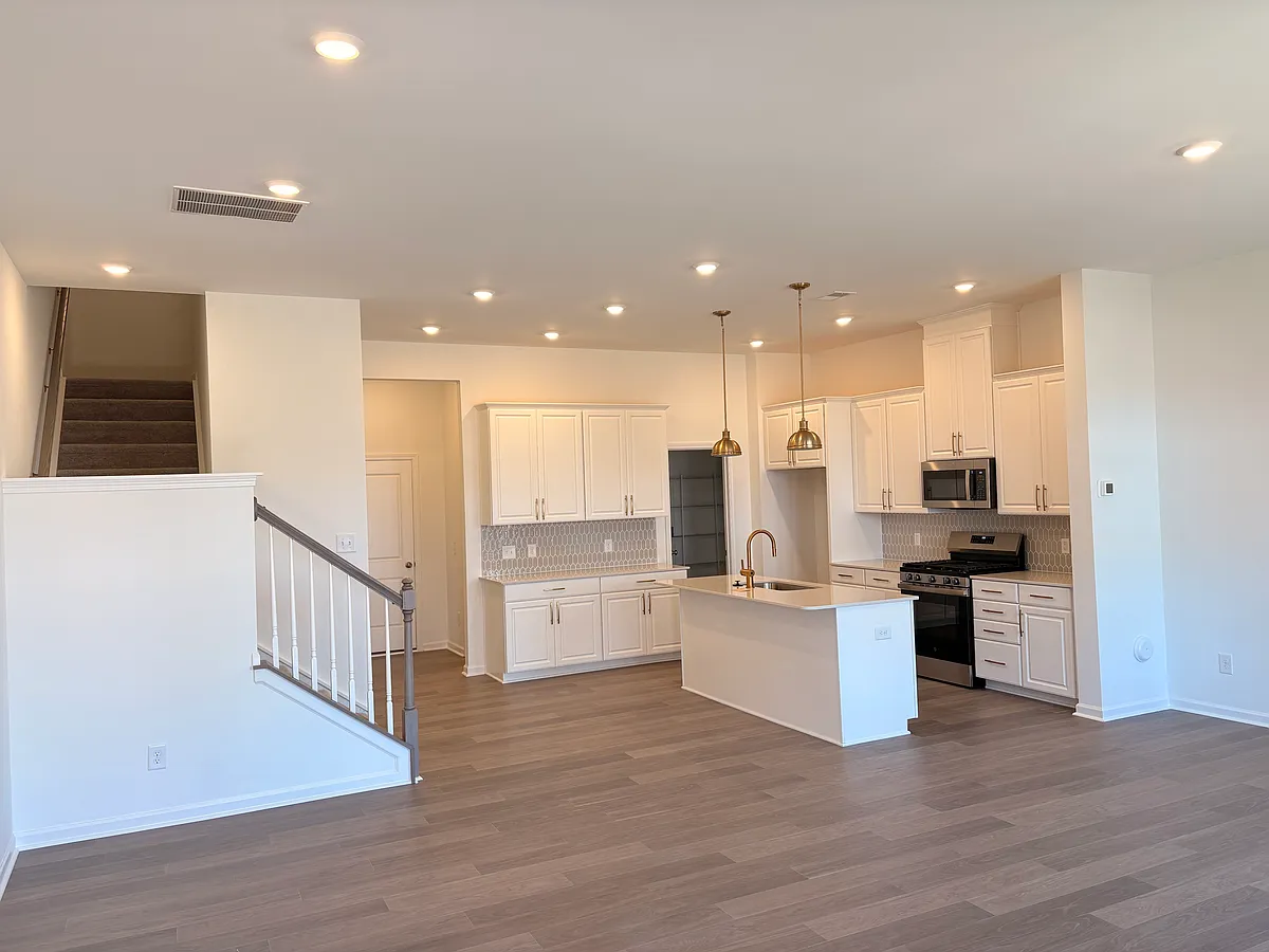 Building Photo - 202 Silver Fleet Dr